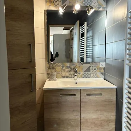 Appartement Résidence Trois Vallees - Pour 3 Personnes à Proximité Des Commerces . Mae-7764 *